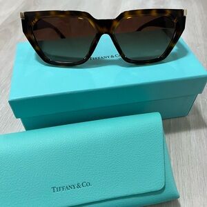 Beautiful brown Tiffany sunnies!